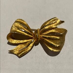 Elegant Gold Bow Brooch Vintage 60's Pin